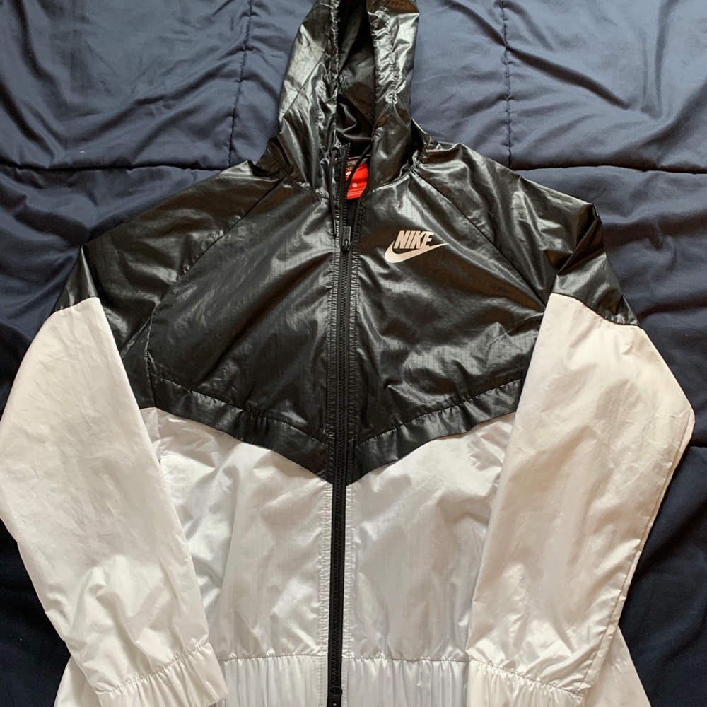 Nike boys Windbreaker size Large